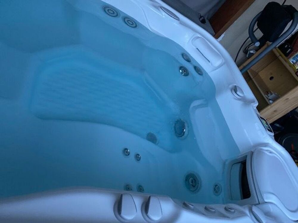 jacuzzi HOTSPING 6 places Sovereign Jardin