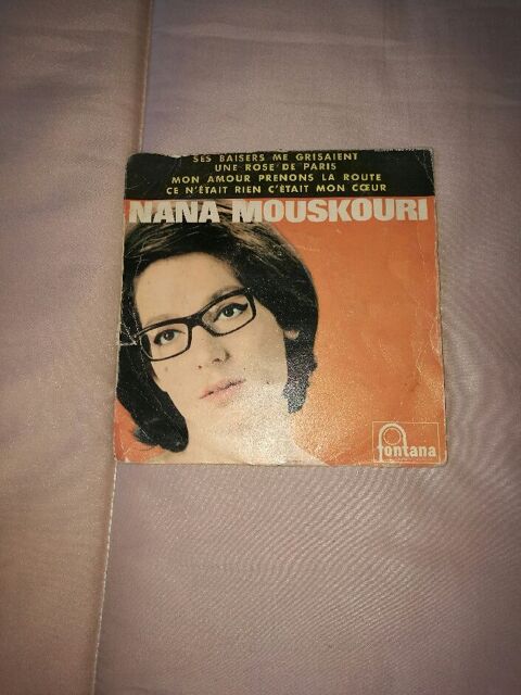 NANA MOUSKOURI Ses baisers me grisaient (vinyle 45 T) 8 Villiers (86)