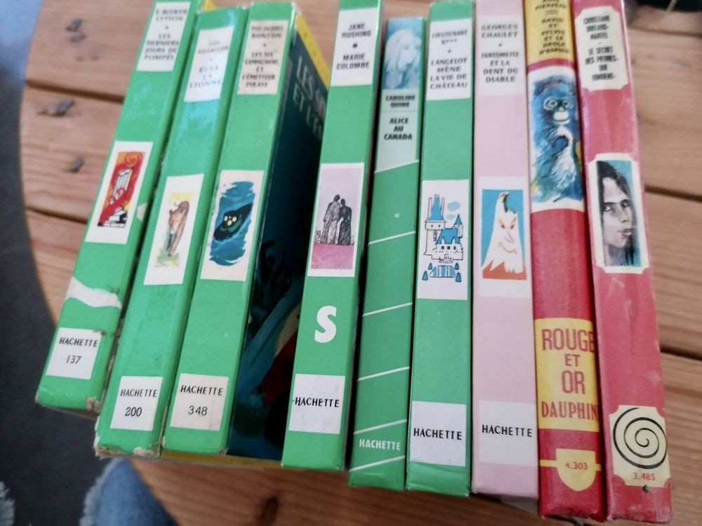 9 livres Bibliot. verte rose Spirale Rouge et or + 4 offerts Livres et BD