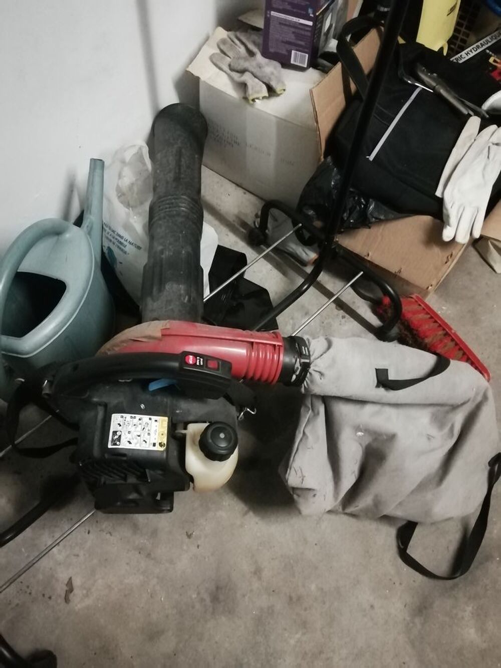 LOT : Outils de jardin 200 € &agrave; d&eacute;battre. Bricolage