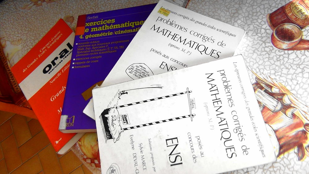 4 LIVRES POUR CLASSES PREPAS Meubles