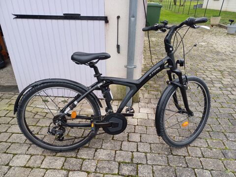 Vélo  B'Twin noir très Bon état 200 La Vernelle (36)