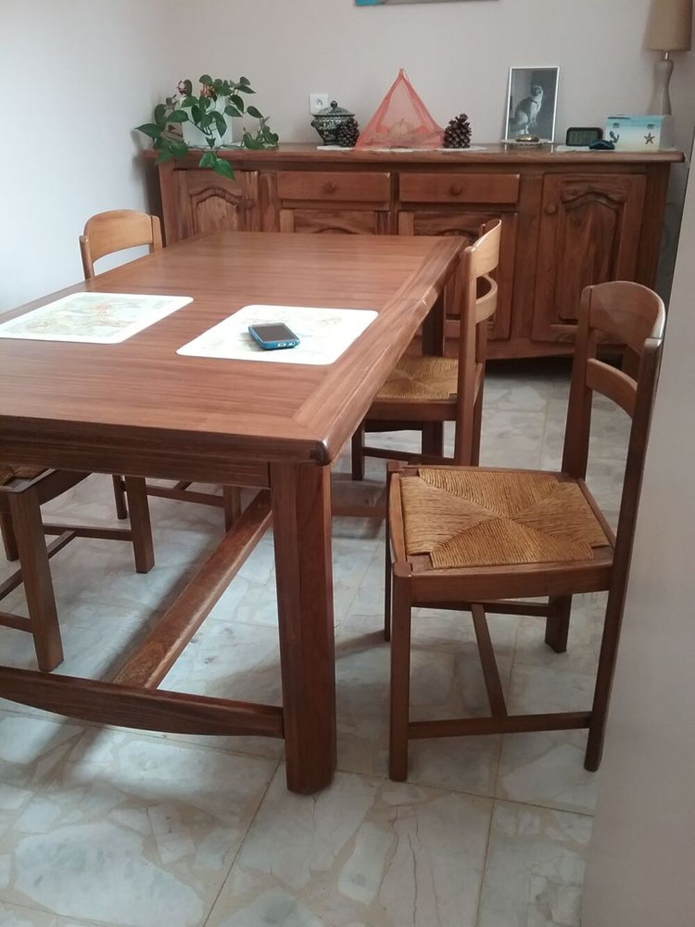 Belle et grande table rectangulaire et ses 4 chaises assorti Meubles
