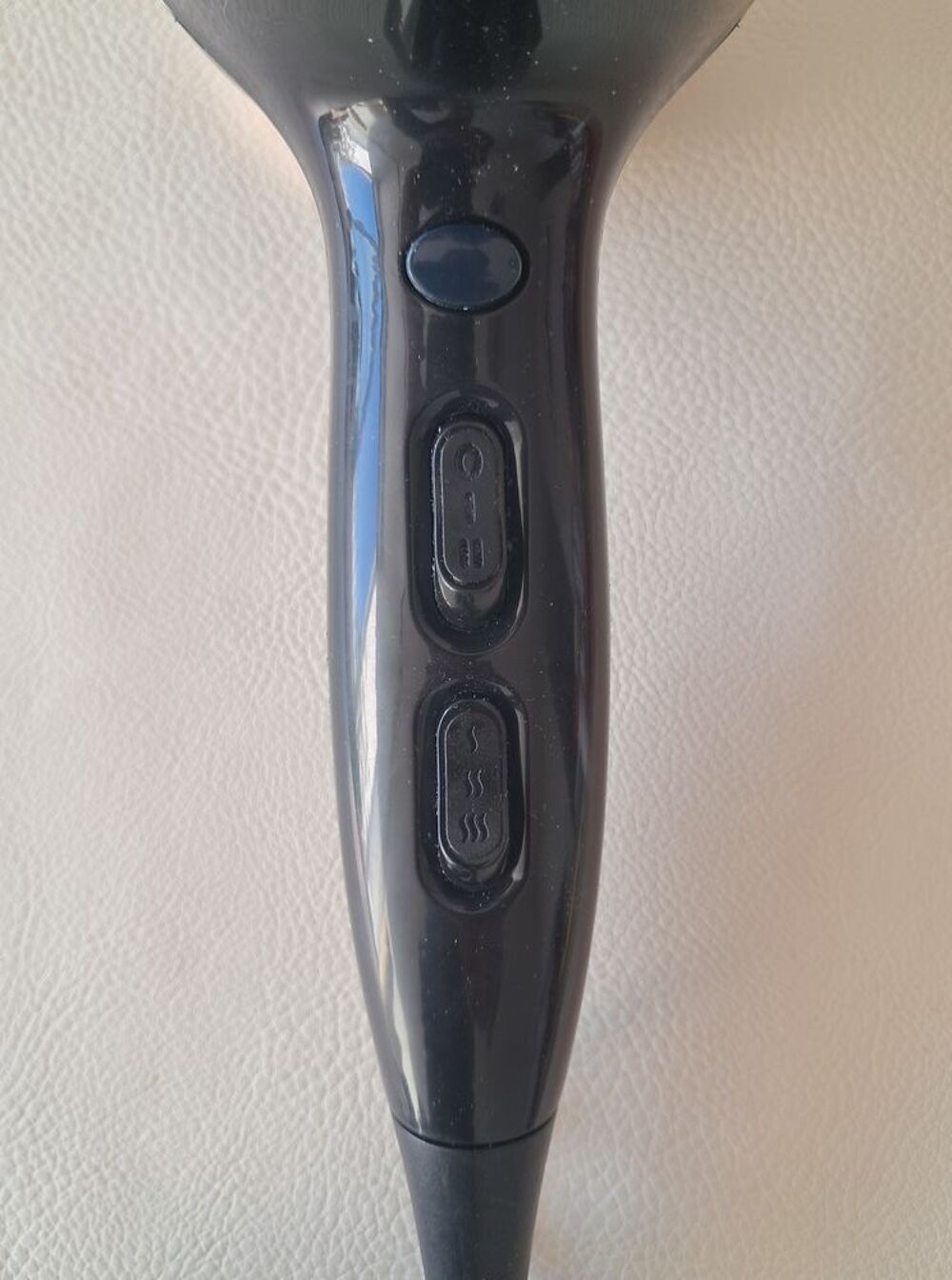 s&egrave;che cheveux marque Surker 
mod&egrave;le SK-63 
puissance 3000 w Electroménager