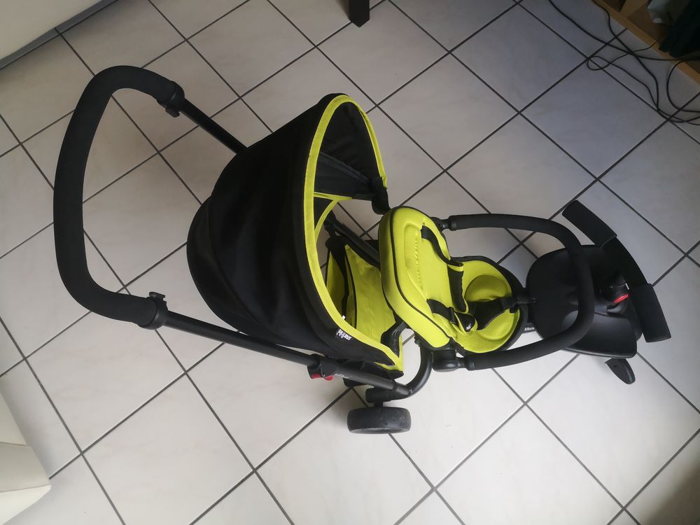 Tricycle &eacute;volutif SmarTrike vert Puériculture