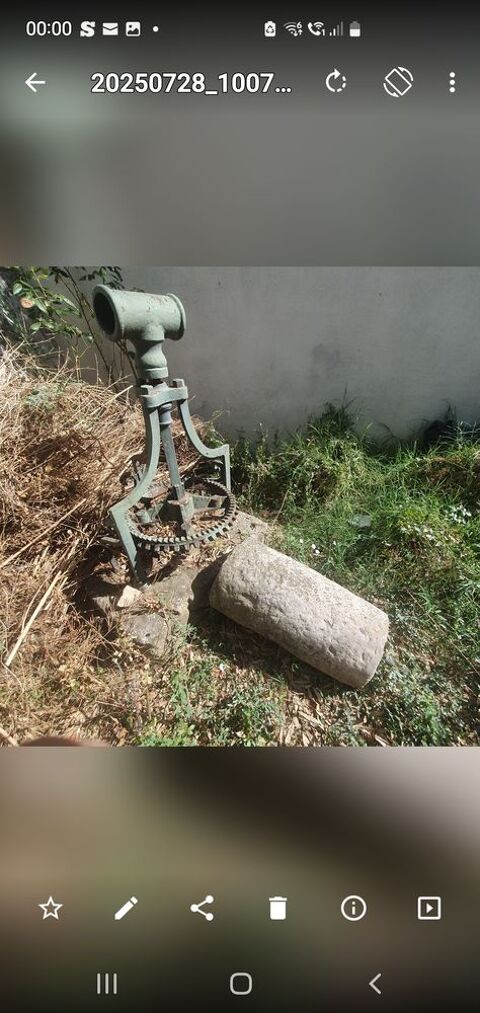 Meule � moudre olives noix pressoir puit 100 N�mes (30)