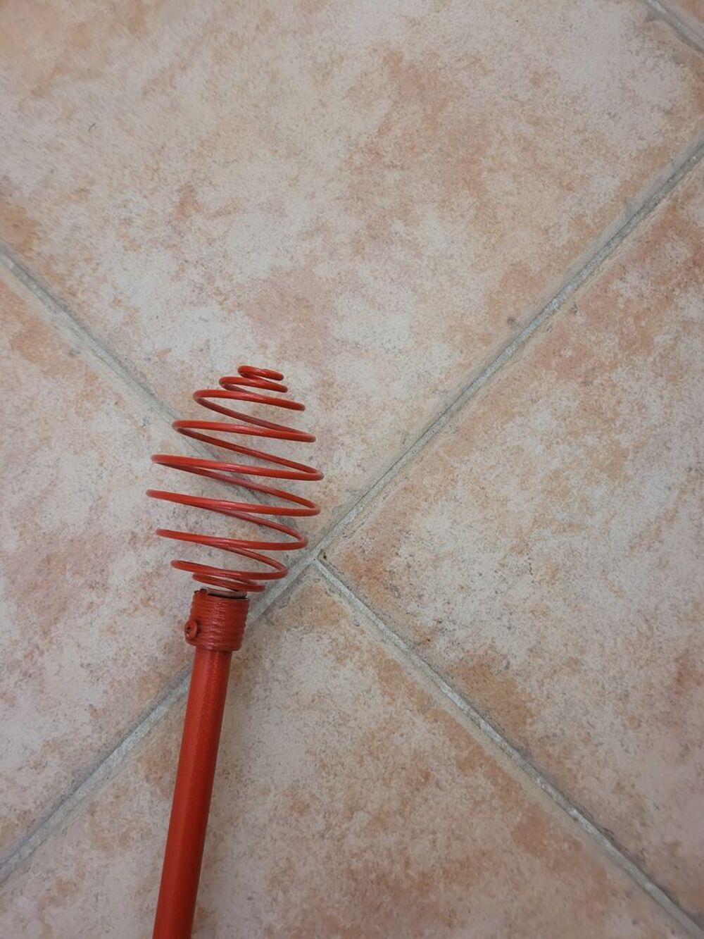 TRINGLE A RIDEAUX ROUGE AVEC 2 EMBOUTS Décoration