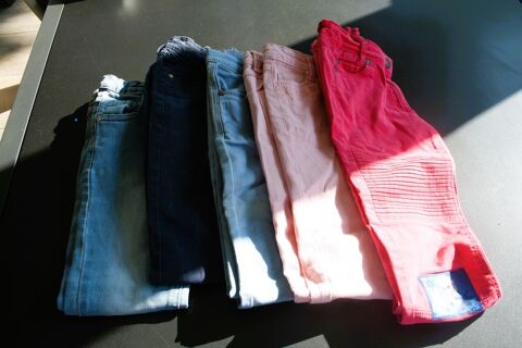 V�tements fillette 25 Commelle-Vernay (42)