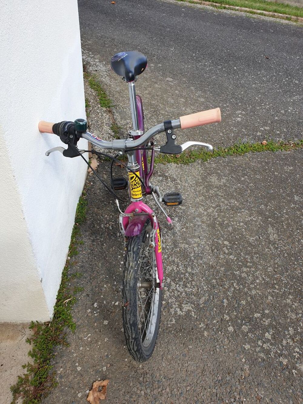 v&eacute;lo jeune ado r&eacute;vis&eacute;.A prendre sur place. Vélos