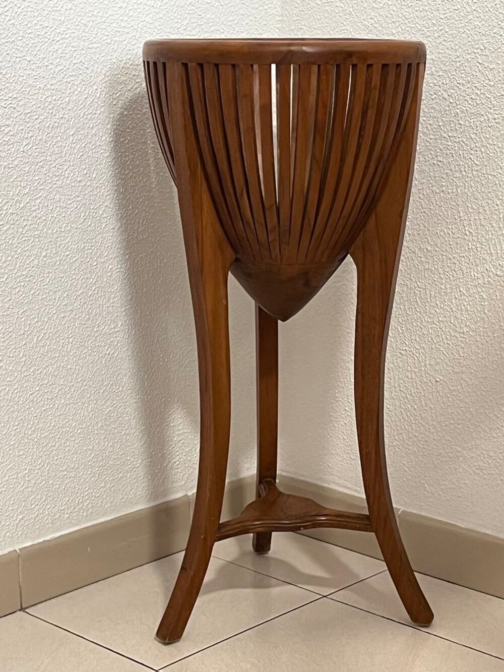 CACHE-POT sur pied, 70 cm de haut, en bois exotique Meubles