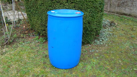 F�t / bidon plastique 220 litres 
Gargenville (78)