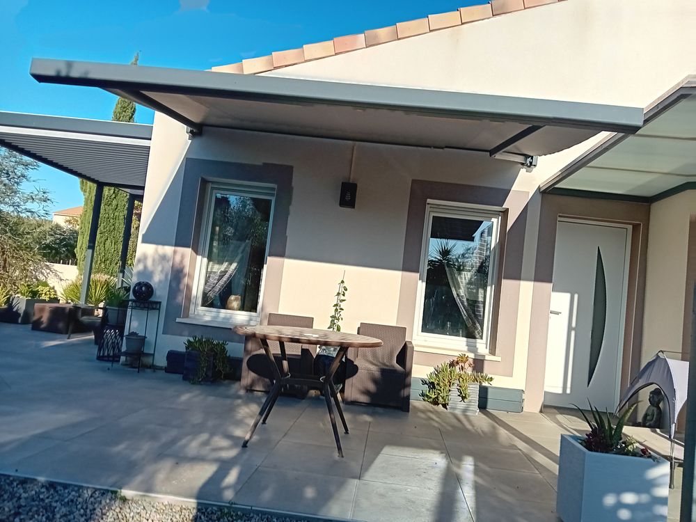 Store banne &agrave; coffre integral motoris&eacute; Jardin