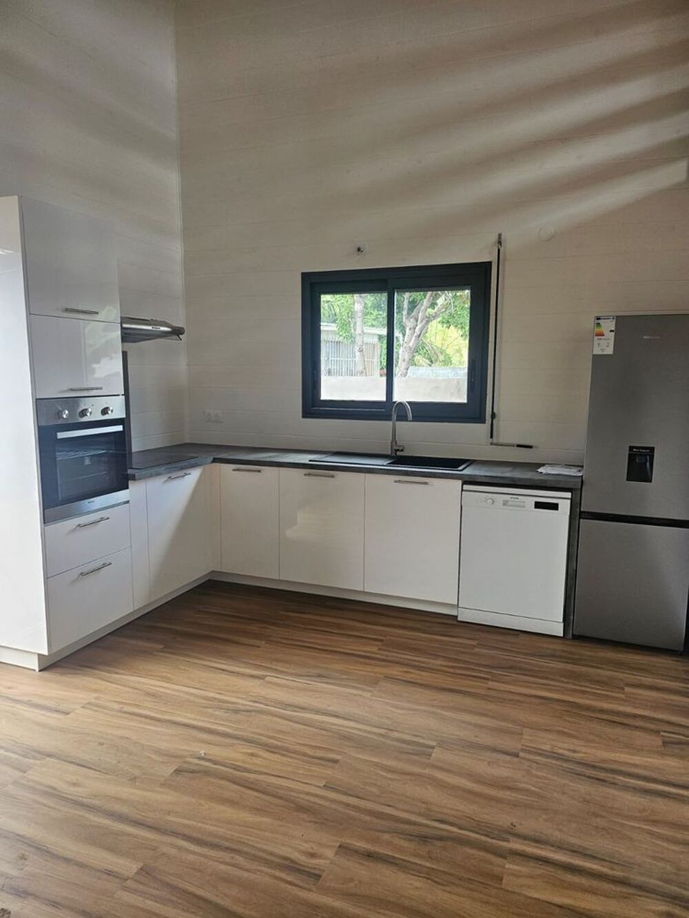 Location Maison ? ? MAISON MEUBLÉE 75 m² + TERRASSE COUVER La possession