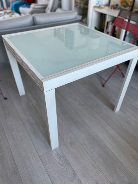 Table carr�e blanche extensible avec plateau en verre Toulon (83)