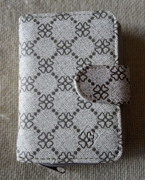 Joli porte monnaie 12 La Courneuve (93)