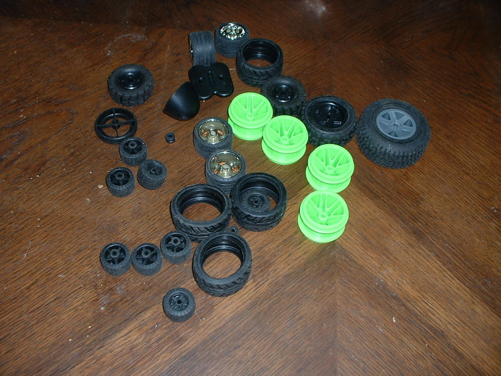 Pi&egrave;ces d&eacute;tach&eacute;es pour v&eacute;hicules t&eacute;l&eacute;command&eacute;s M&eacute;cano. Jeux / jouets