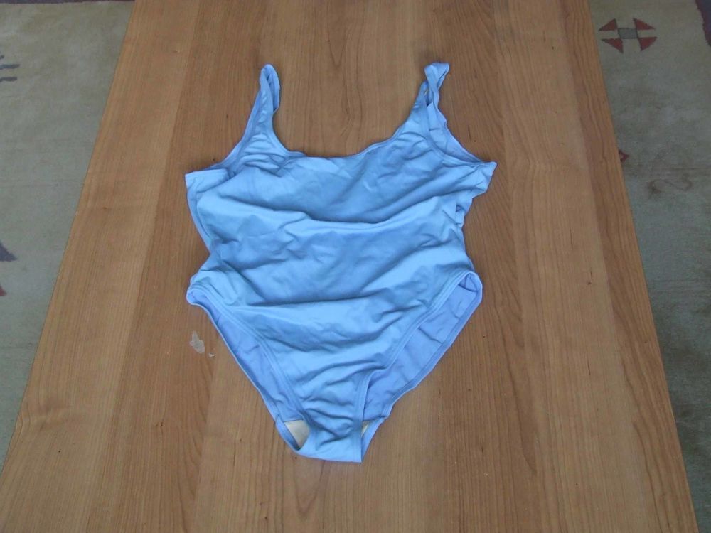 Maillot de bain 1 pi&egrave;ce Bleu clair T 42 TBE Vêtements