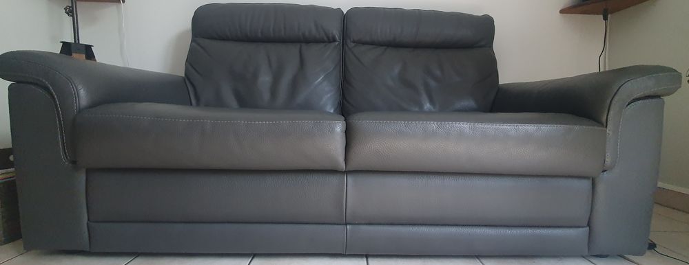 Canap&eacute; cuir Nicoletti Home Center
Meubles