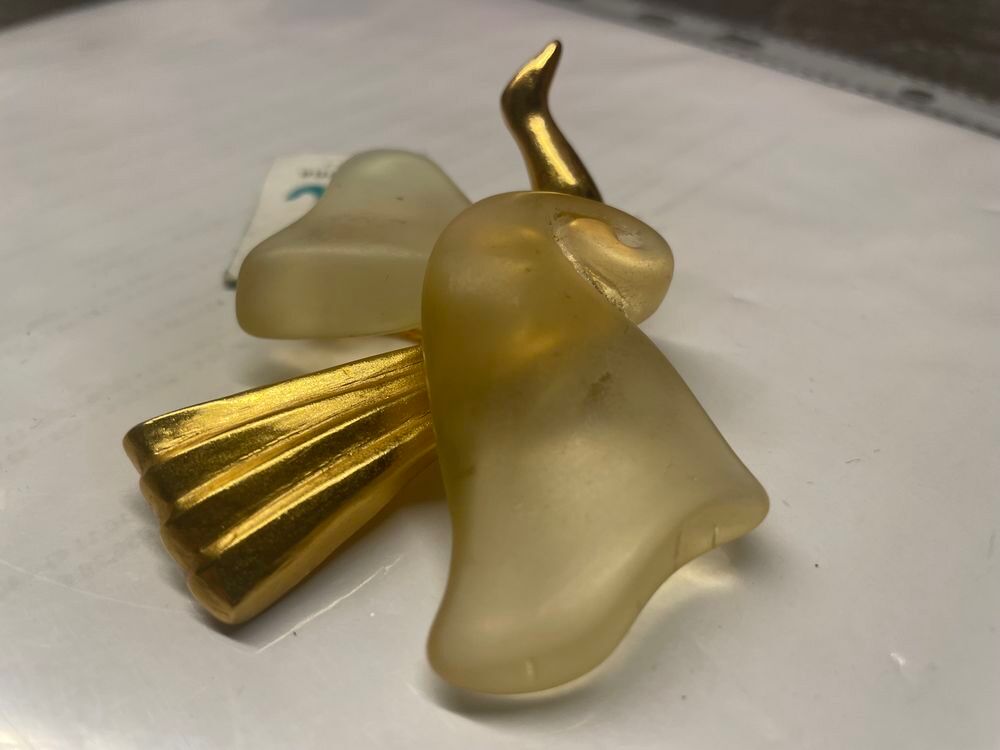 Broche Oiseau r&eacute;sine translucide + ailes dor&eacute;es ANTIGONA Bijoux et montres