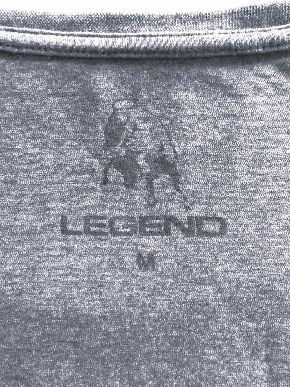 Tee-shirt LEGEND - taille M Neuf Vêtements