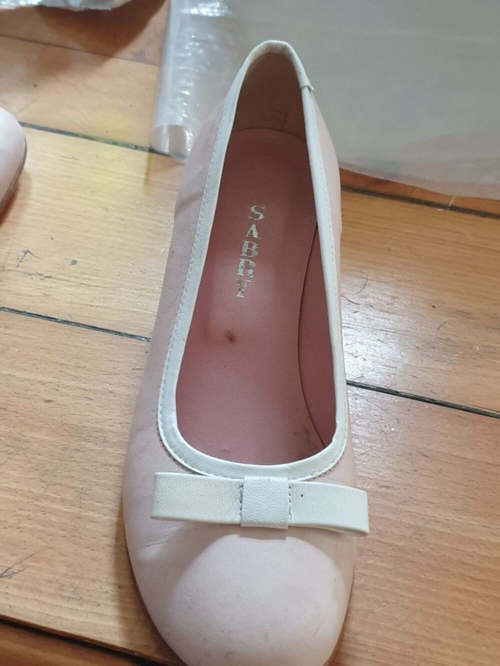Chaussures roses &agrave; talon en cuir style ballerine Chaussures