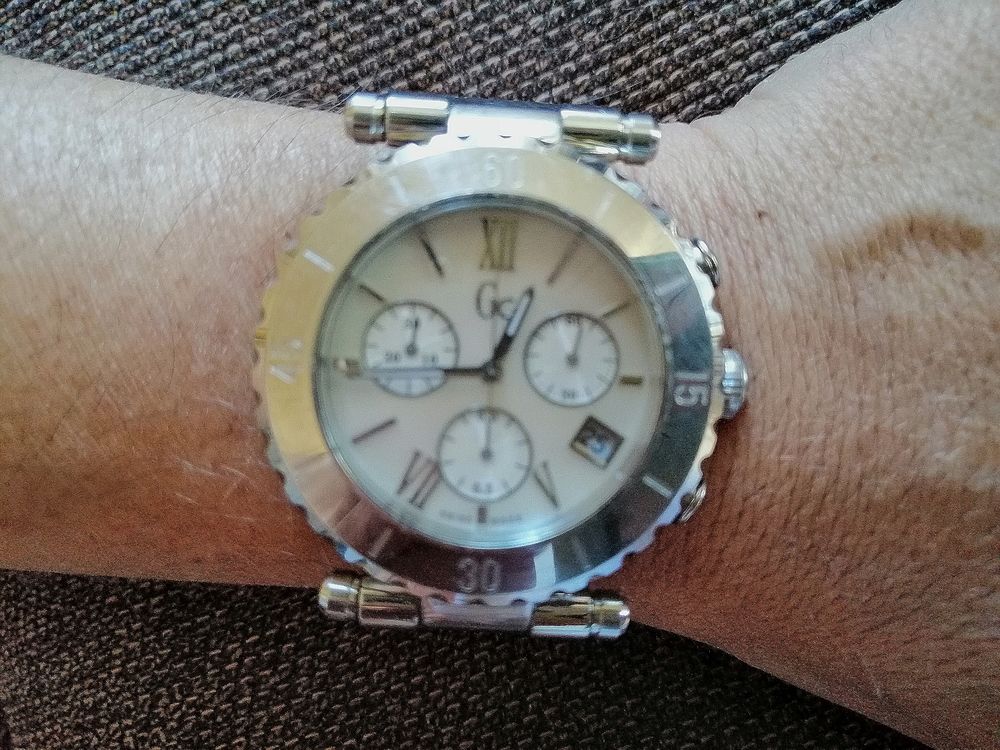 Montre Guess Collection Authentique H/F Bijoux et montres