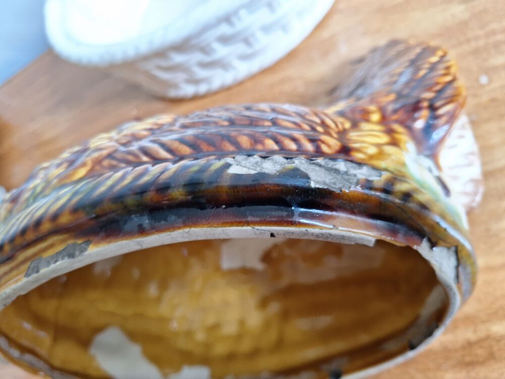 Ancienne terrine d&eacute;corative en barbotine poule sur son nid Cuisine