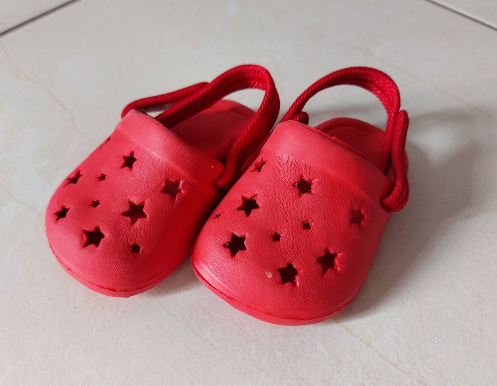 Crocs rouges taille 17/18 Etat neuf Chaussures enfants
