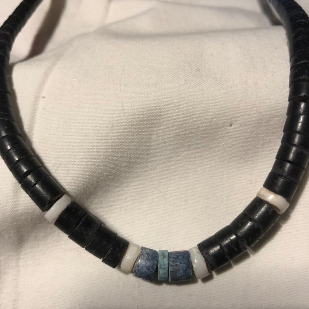 FAIRE PROPOSITION: COLLIER SURFER COQUILLAGE GRD nombre 
Bijoux et montres
