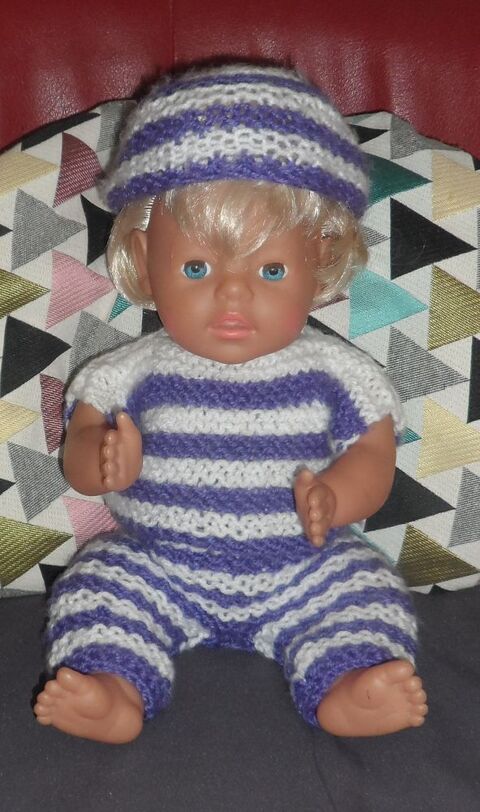 Poupe anime  piles qui bouge les bras et chante 10 Castries (34)