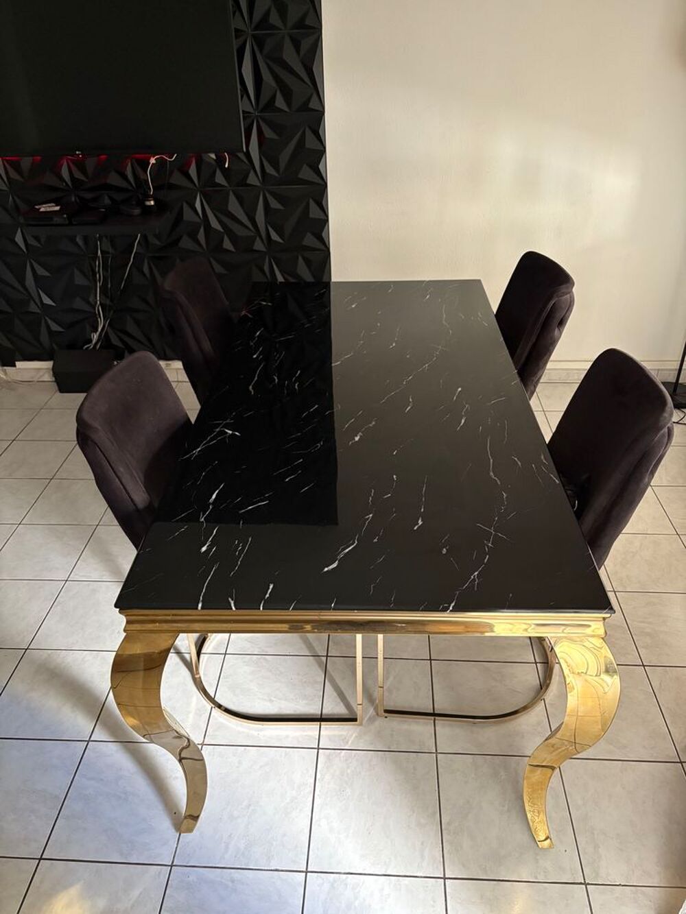 Table &agrave; manger ( en marbre) Meubles