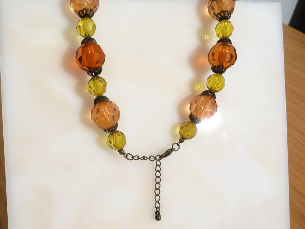 Collier &agrave; Perles en Plastique Rouge Orang&eacute;, Saumon et Jaune Bijoux et montres