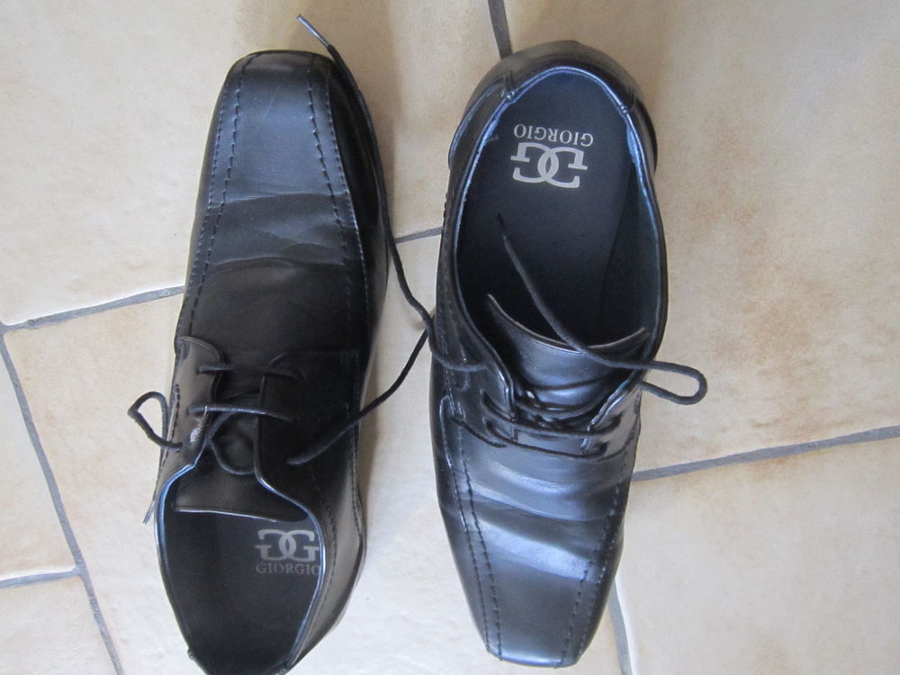 Une paire de chaussures Homme Chaussures
