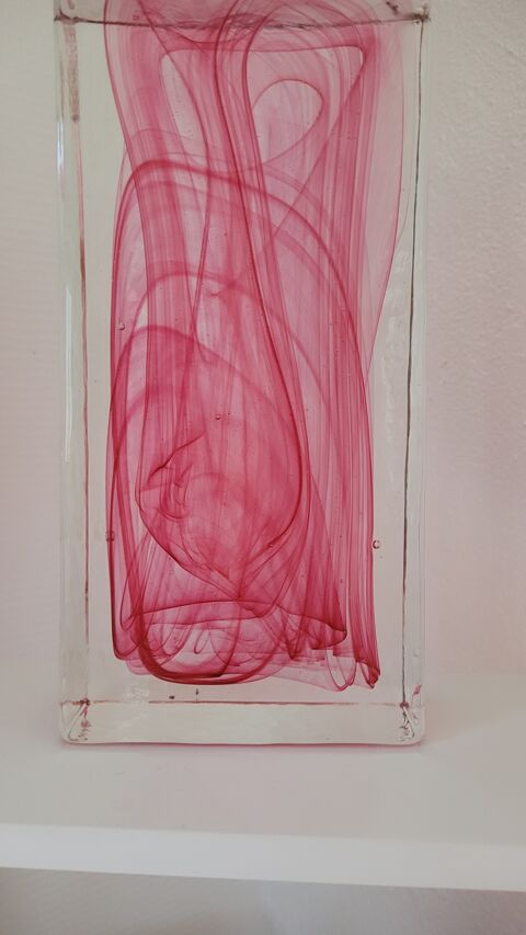 Brique de verre originale avec filet rouge int�rieur. 12 Cruseilles (74)