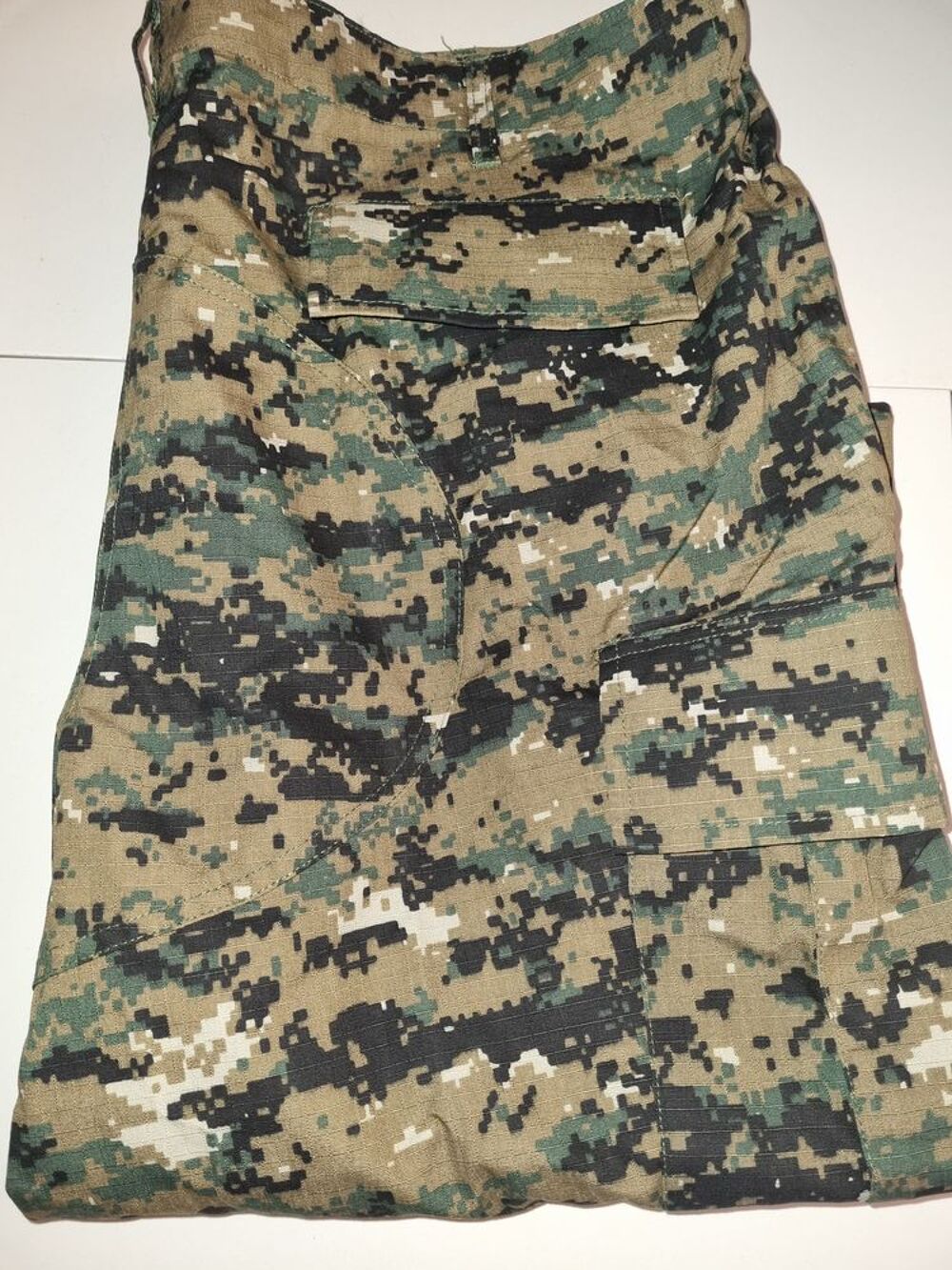 Lot &eacute;quipement airsoft / tactique neuf ? 700+ pi&egrave;ces Vêtements