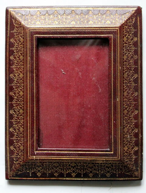 Cadre Napoléon III cuir doré, verre bombé 30 Issy-les-Moulineaux (92)
