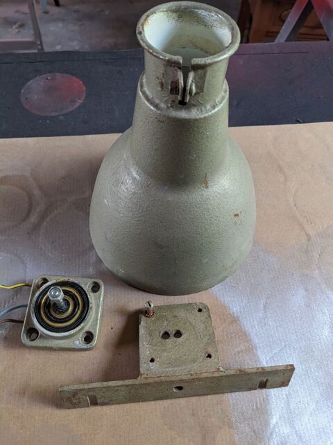 Lot de Pièce détachée lampe Jielde. Base de lampe + abat-jou 23 Marseille 13 (13)