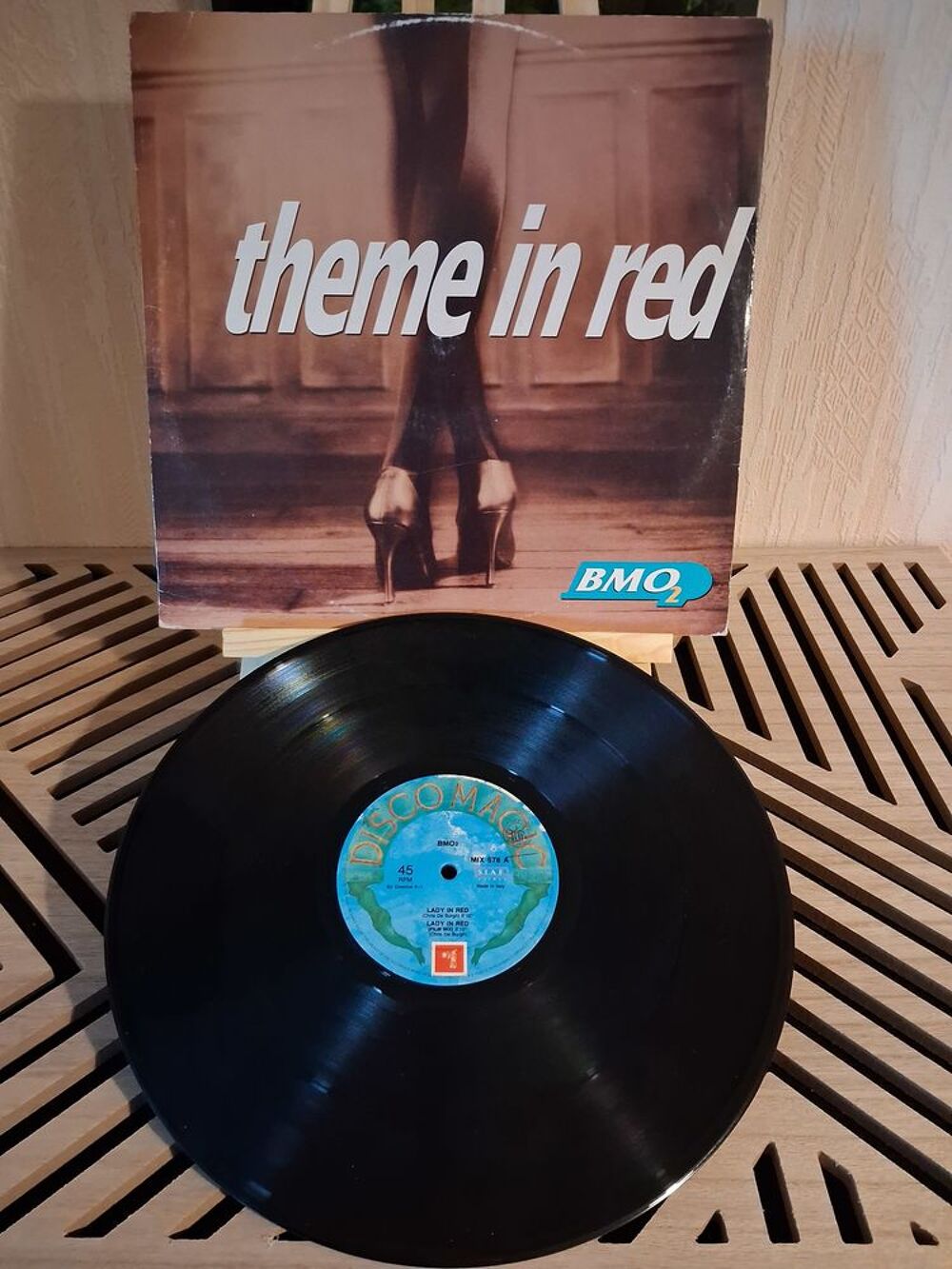 RARE MAXI SINGLE Bmo2 
Theme In Red
CD et vinyles
