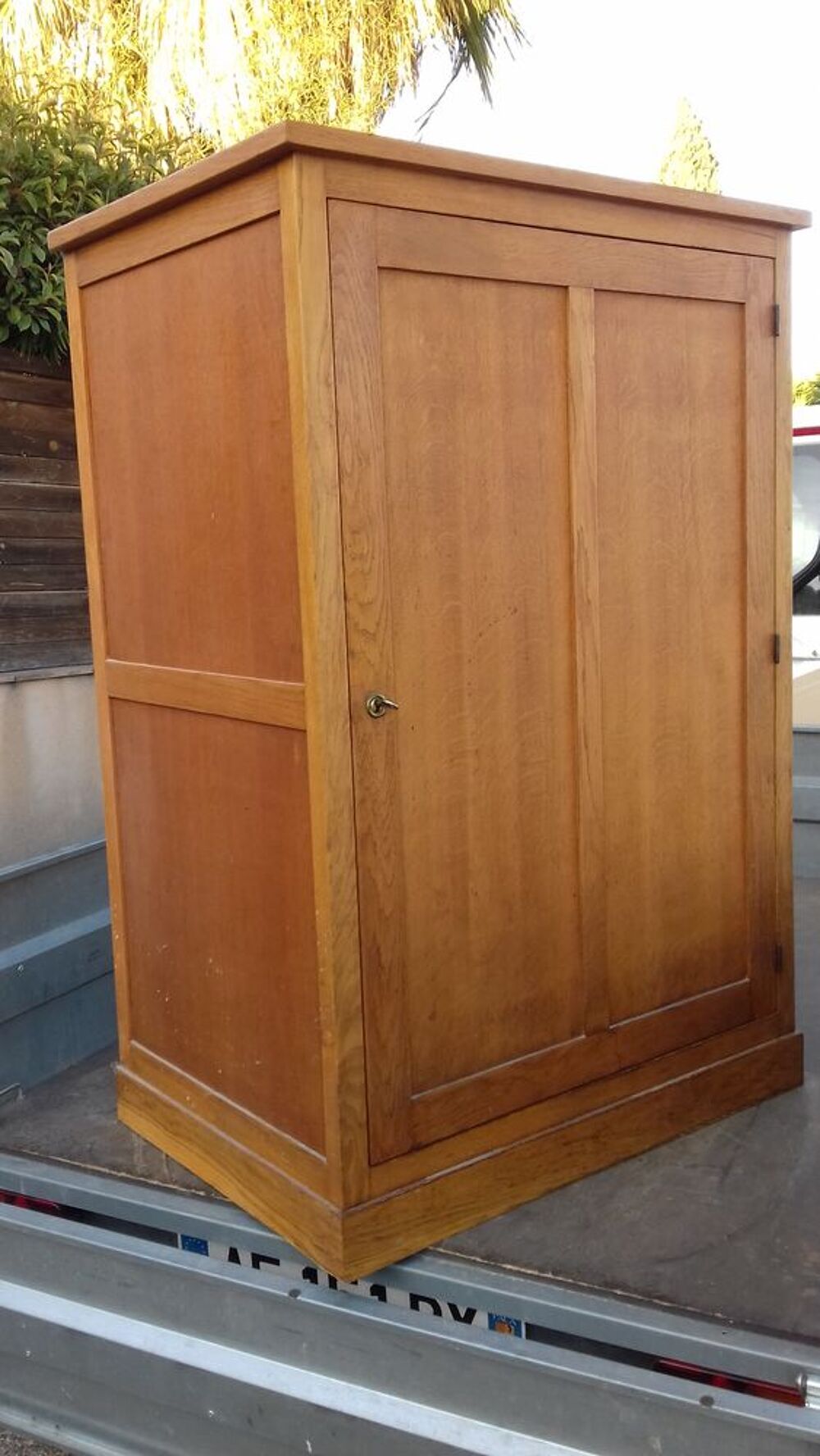 Armoire en bois massif claire 
Meubles