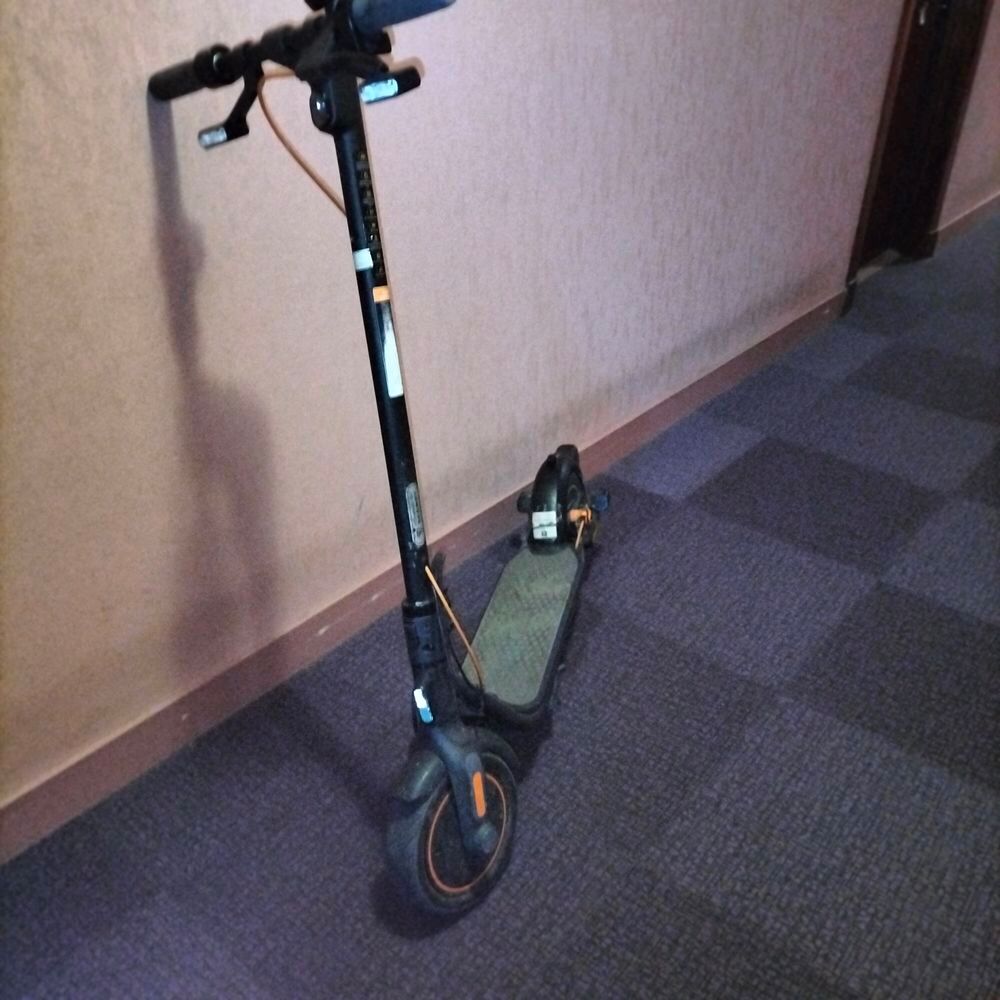 Trottinette &eacute;lectrique segway ninebot S2 bon &eacute;tat Sports