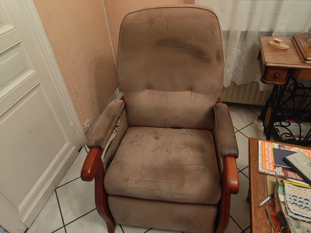 fauteuils (1 electrique, 2 fauteuils identiques,1 fauteuil) Meubles