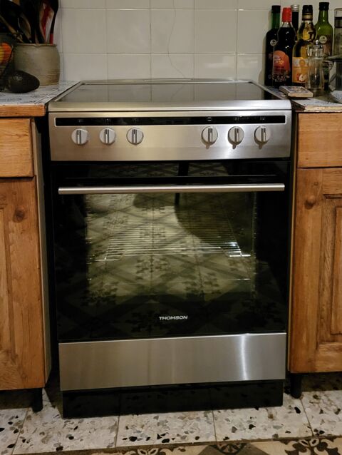 Four lectrique Thomson avec plaques vitrocramiques 200 La Ciotat (13)