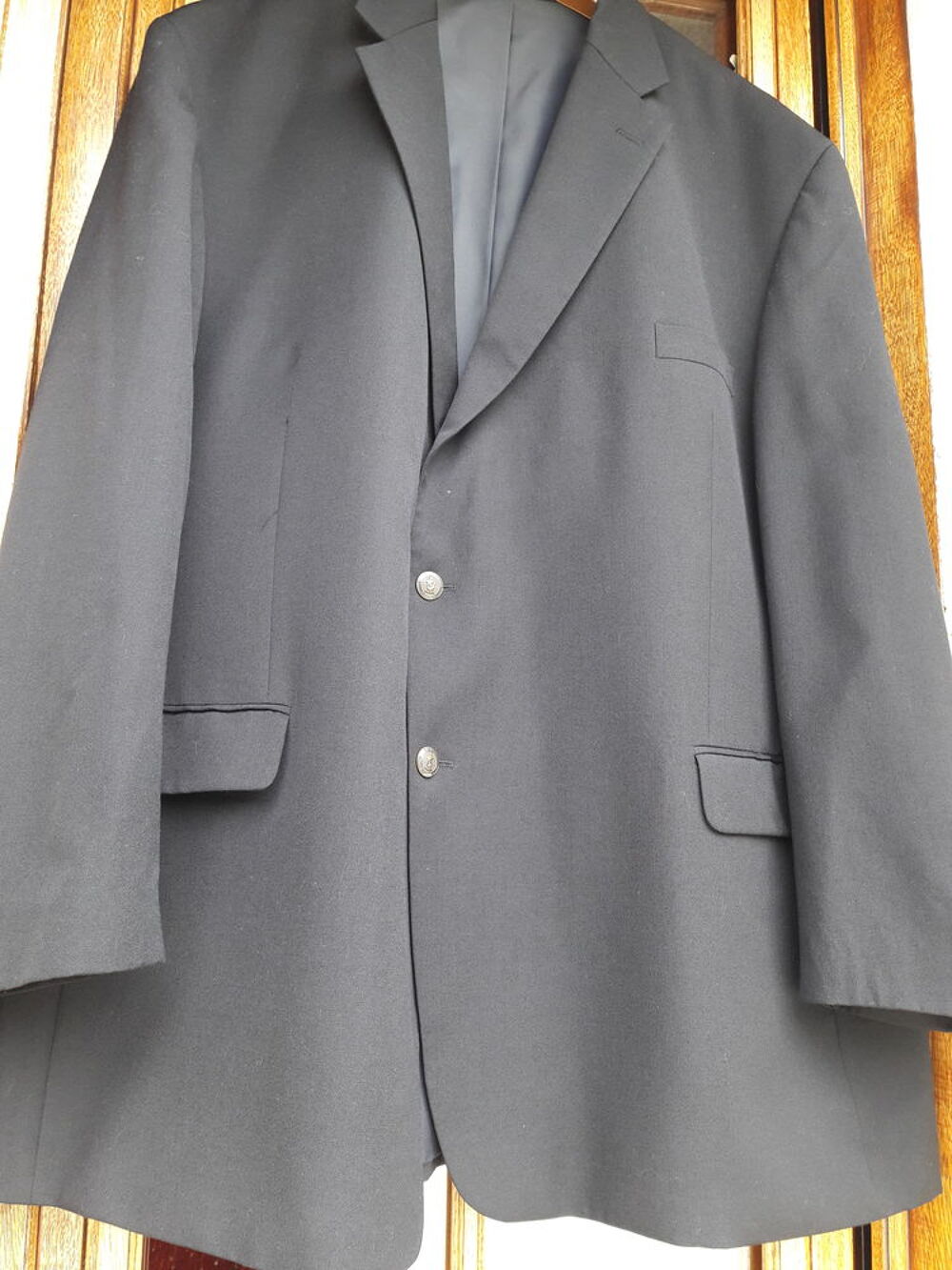 Veste Bleu marine Taille 5/6 XL
Tr&egrave;s peu port&eacute;e Marque OXFOR Vêtements