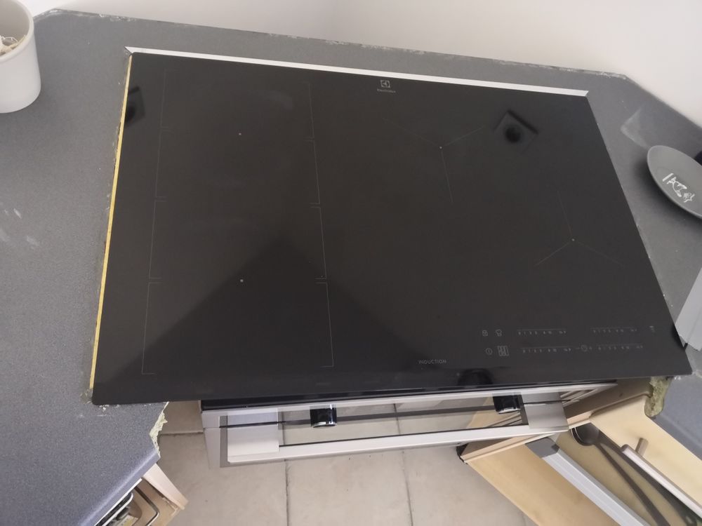 Plaque induction Electrolux 78 cm Electroménager