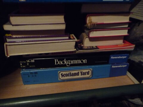 lot d objets divers et livres      a voir sur place 0 Le Breuil (71)