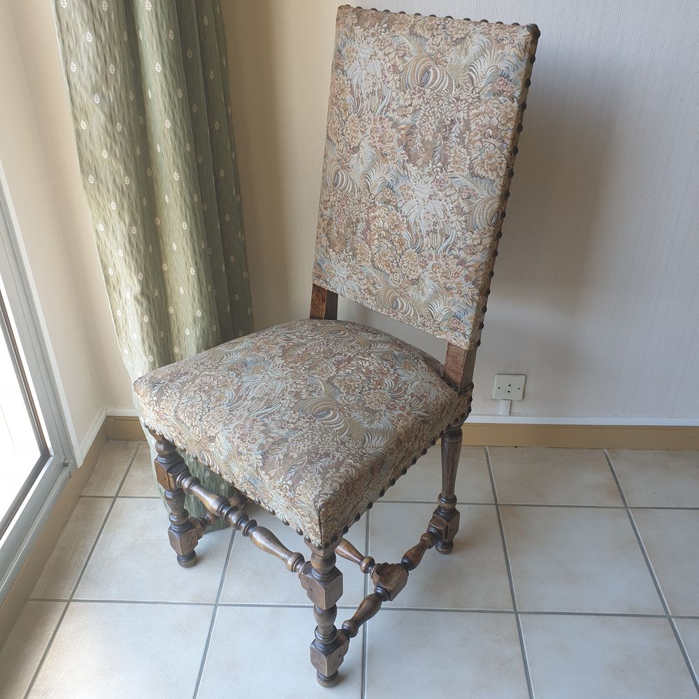 chaises tapissier LOUIS XIII
Meubles