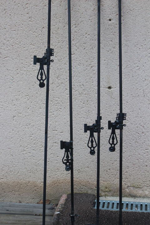 2 espagnolettes de 2m10 � 20� 
5espagnolettes de 1m20 � 15� 90 Saint-Yan (71)