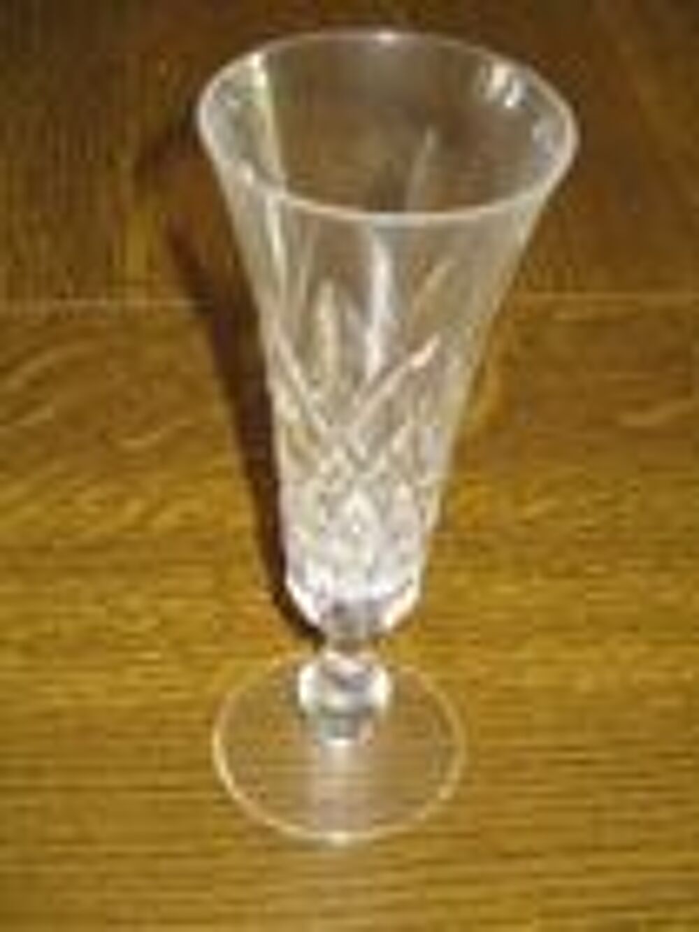 Une fl&ucirc;te a champagne avec des losanges en cristal Décoration