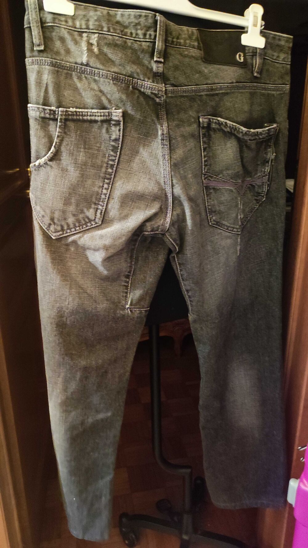 Jean vintage en tr&egrave;s bon &eacute;tat. GUESS taille 36 US. Vêtements