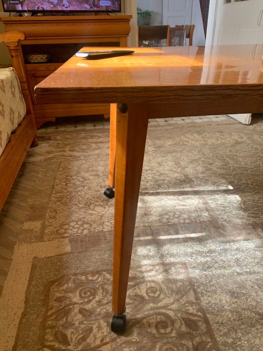table en damier Meubles